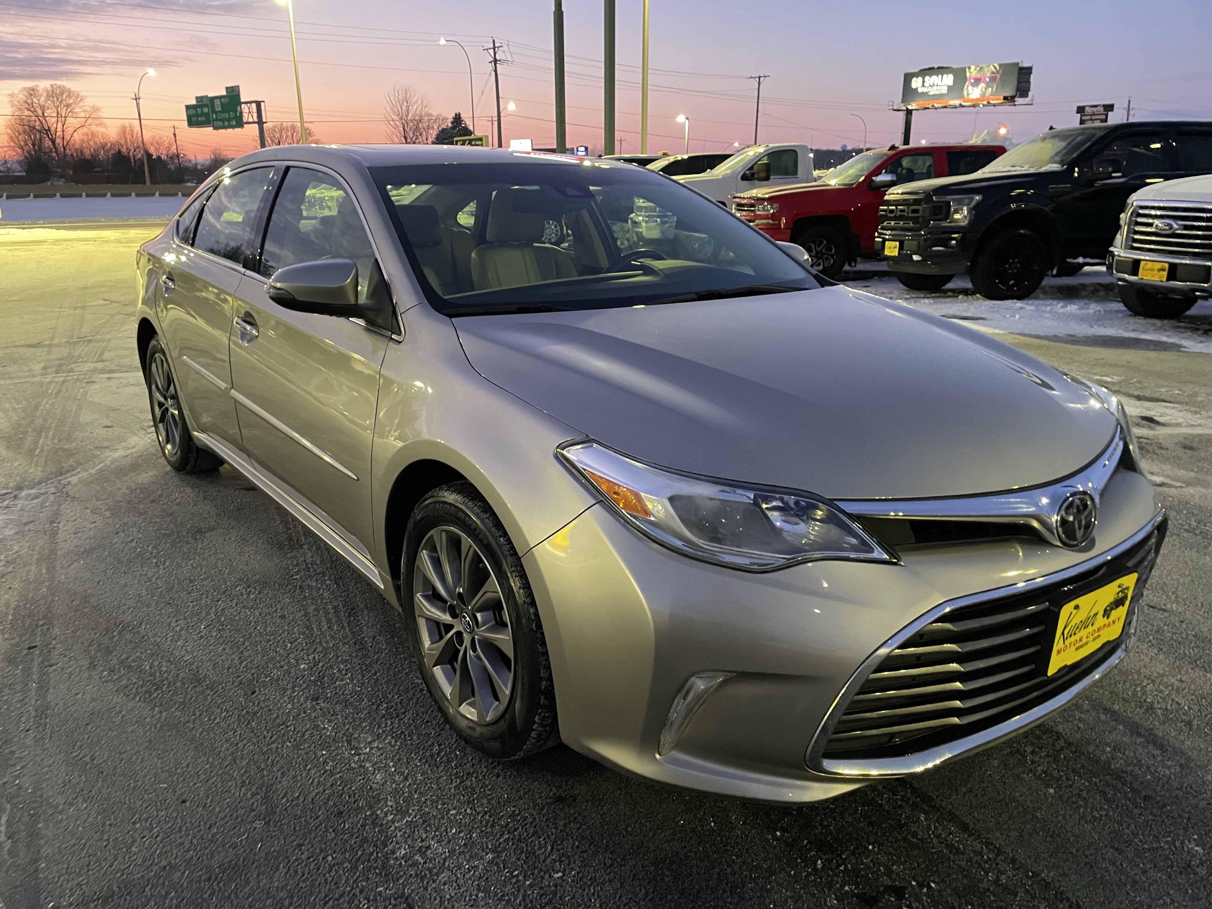 Used 2017 Toyota Avalon XLE Premium w/ Protection Package image 2