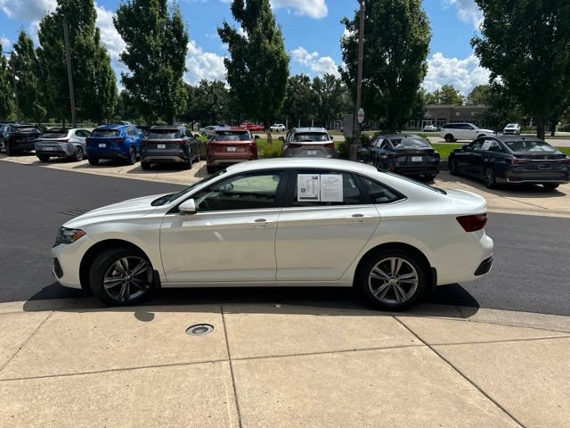 Used 2023 Volkswagen Jetta SE FWD image 4