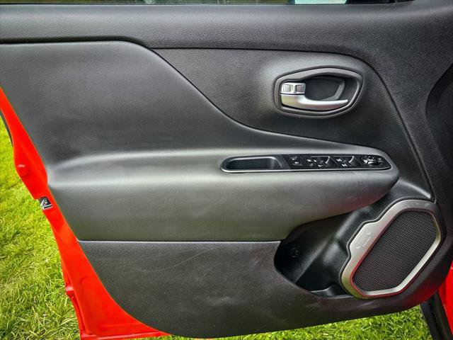 Certified 2022 Jeep Renegade Limited AWD/4WD image 10