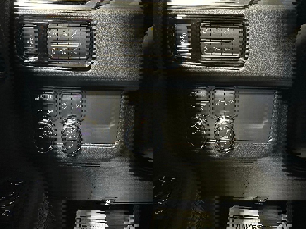 Used 2025 GMC Yukon XL Denali w/ Sun & Power Step Package image 18