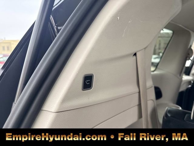 Used 2023 Chrysler Pacifica Limited image 8