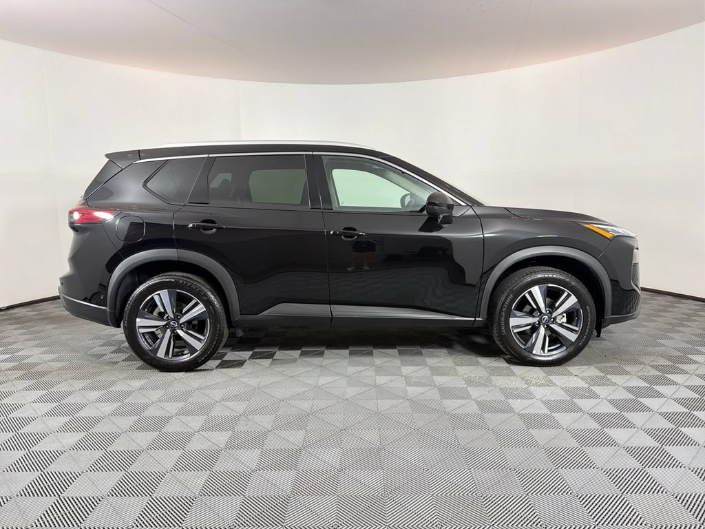 Used 2026 Nissan Rogue SL AWD/4WD image 2