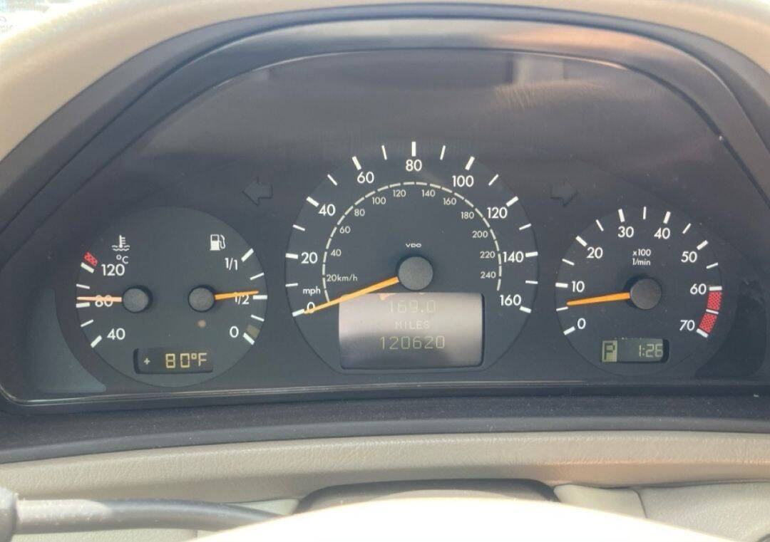 Used 2002 Mercedes-Benz CLK 320 Cabriolet image 16