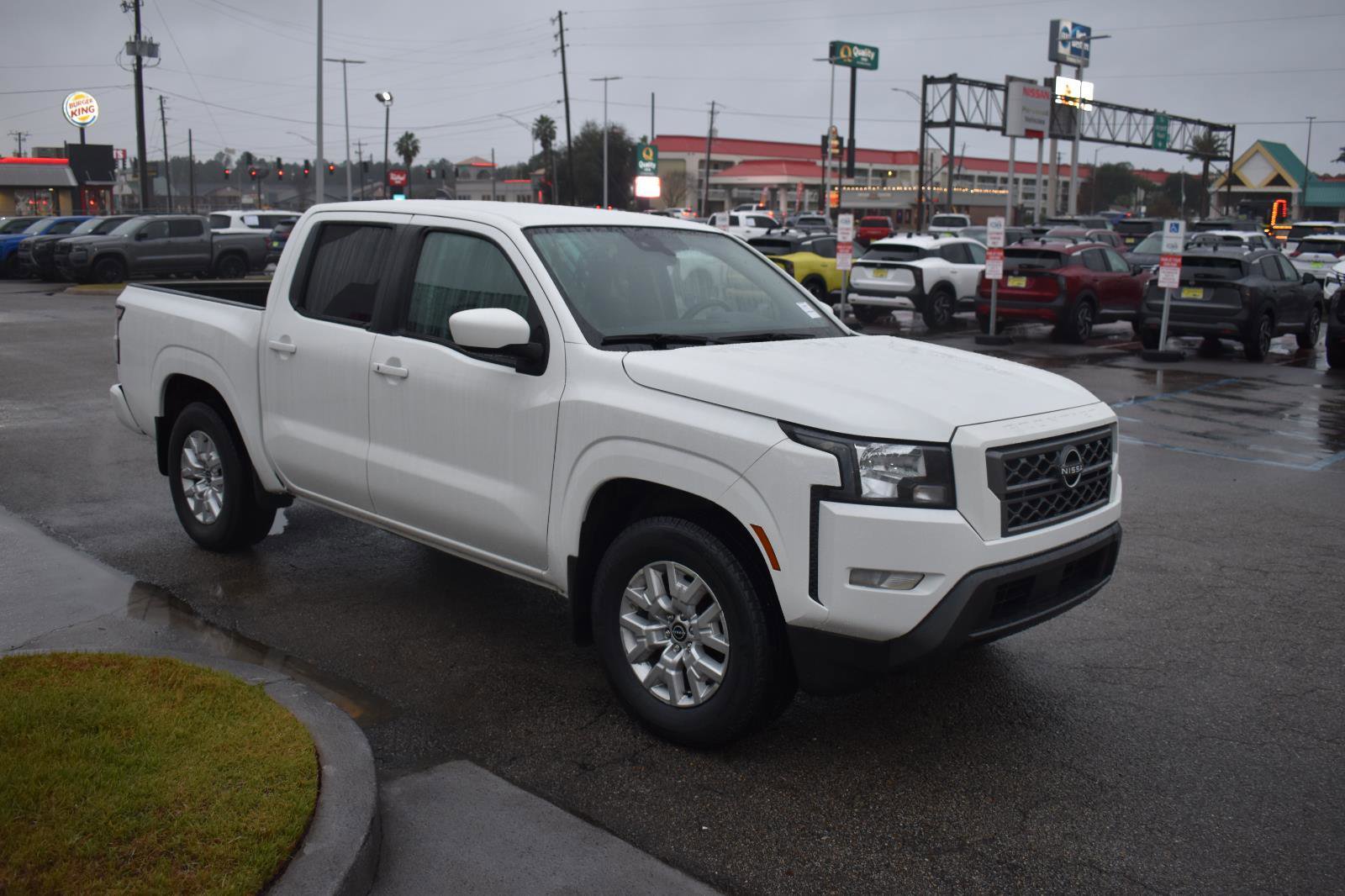 Used 2023 Nissan Frontier SV w/ SV Convenience Package image 15