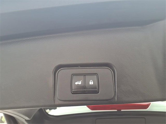 Used 2023 Nissan Rogue SL w/ SL Premium Package image 8