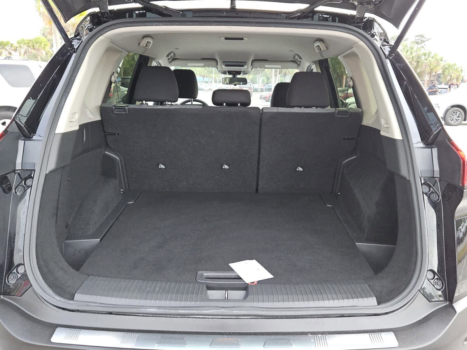 Used 2023 Nissan Rogue SV AWD/4WD image 6