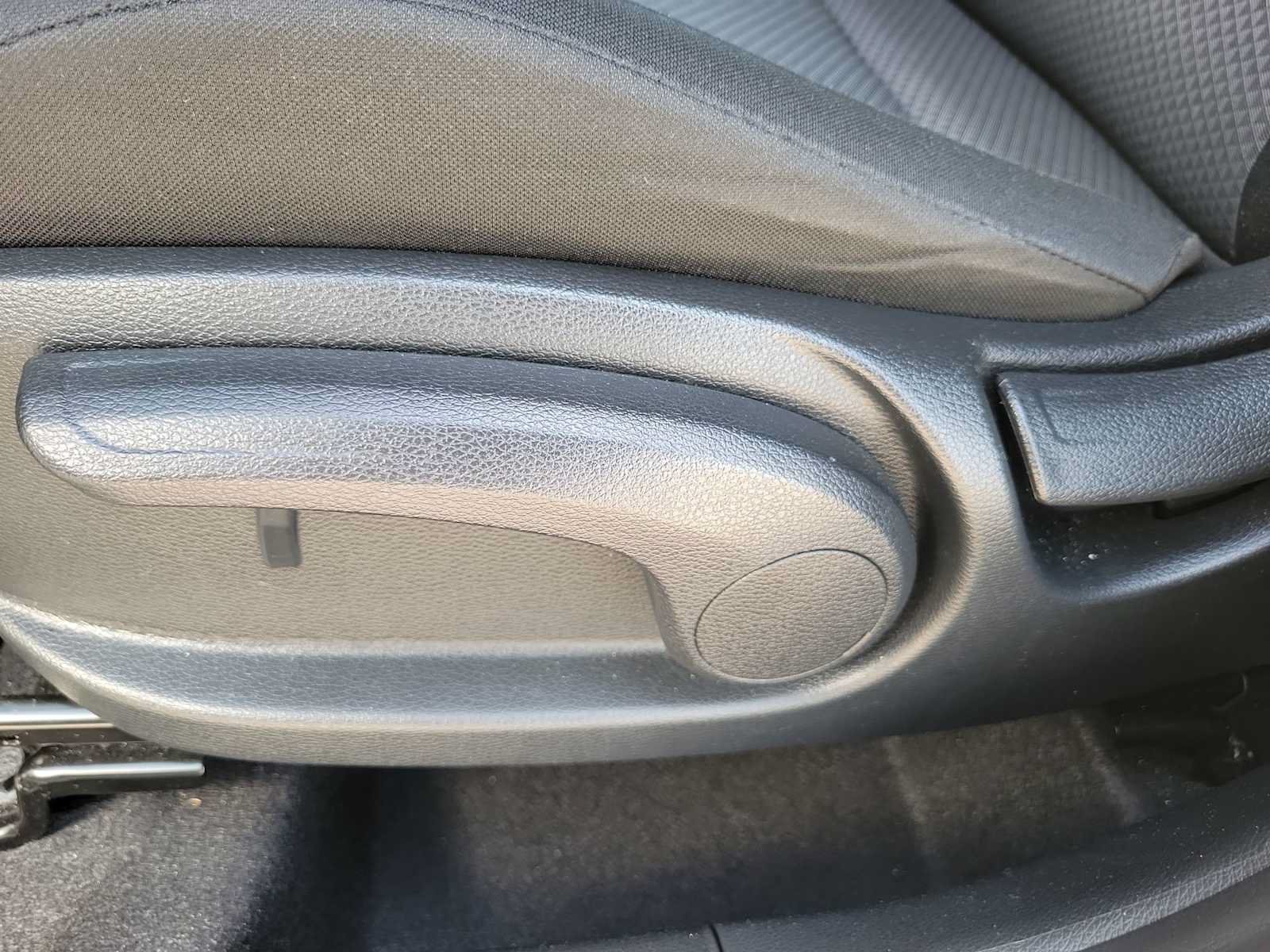 Used 2025 Kia Soul LX w/ LX Technology Package FWD image 15