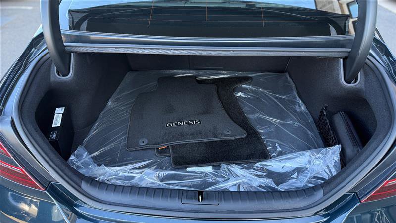 Used 2025 Genesis G70 2.5T image 28