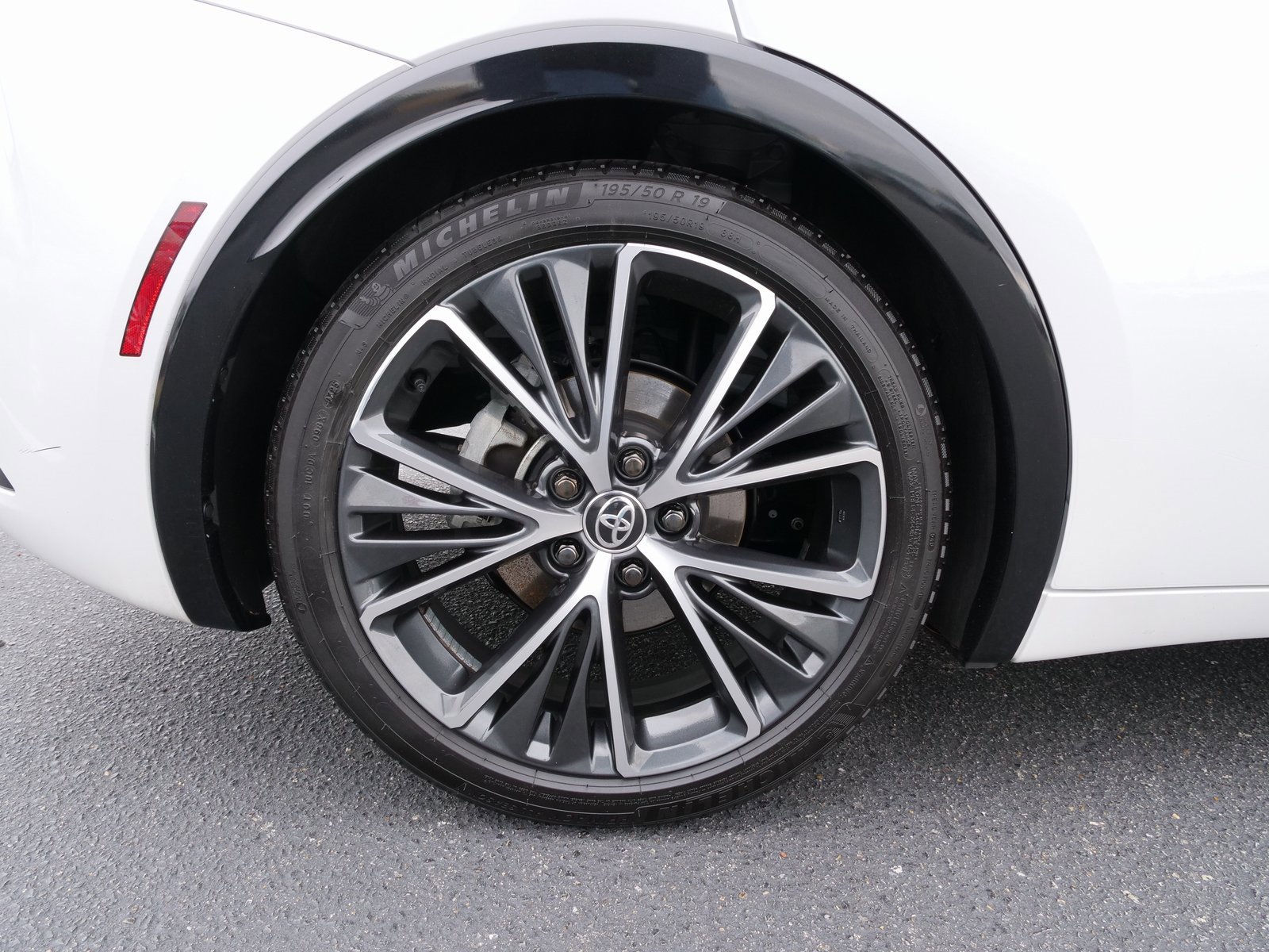 Used 2025 Toyota Prius XLE image 12