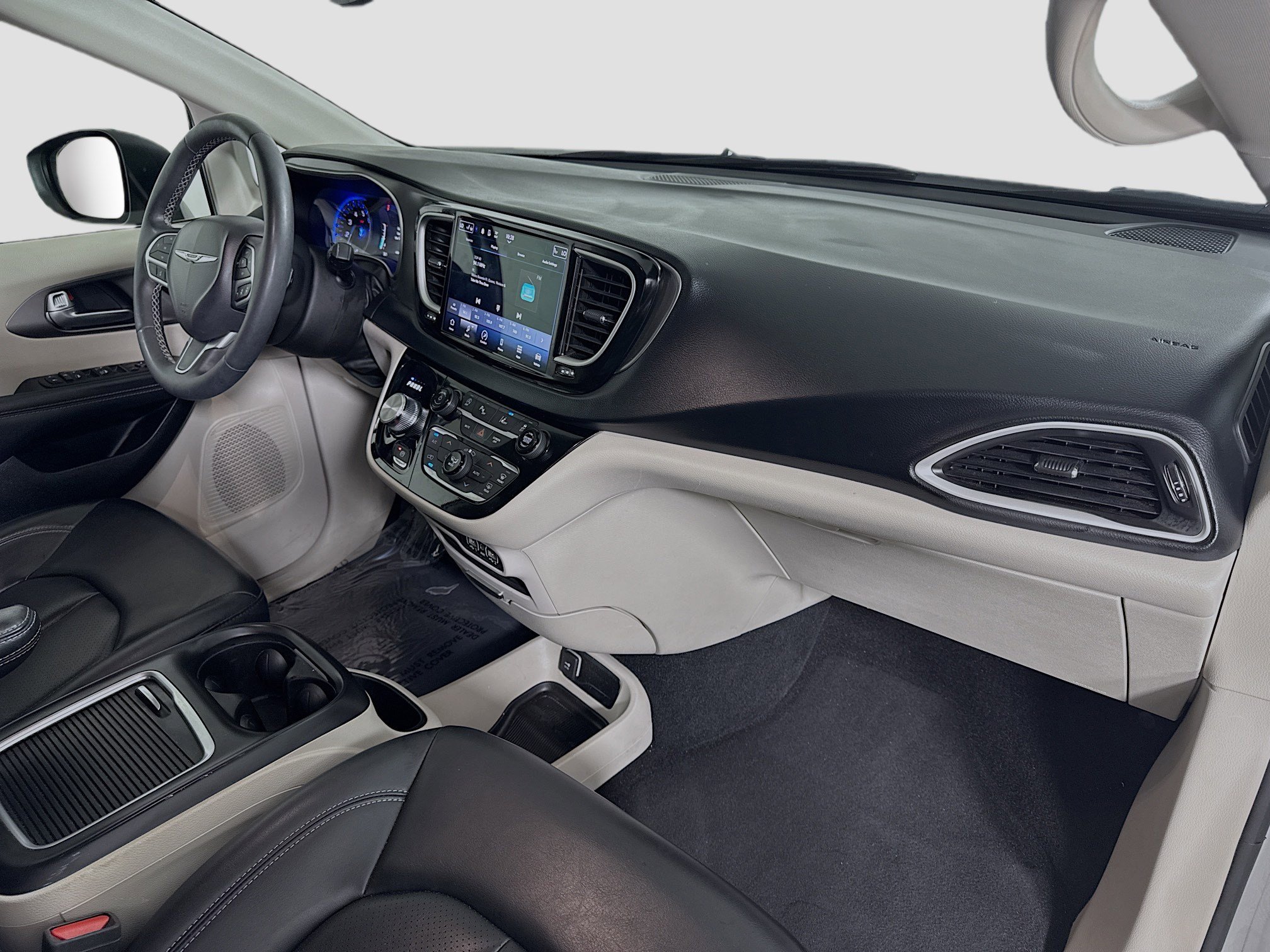 Used 2023 Chrysler Pacifica Touring-L image 30