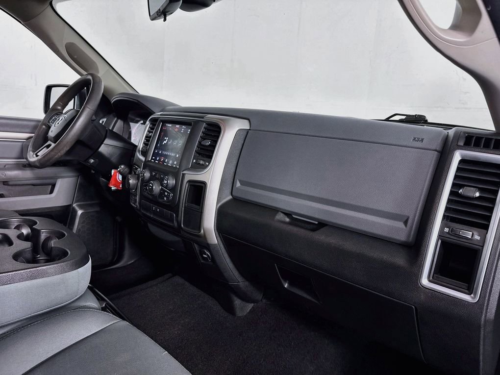Used 2018 RAM 1500 Classic SLT image 28