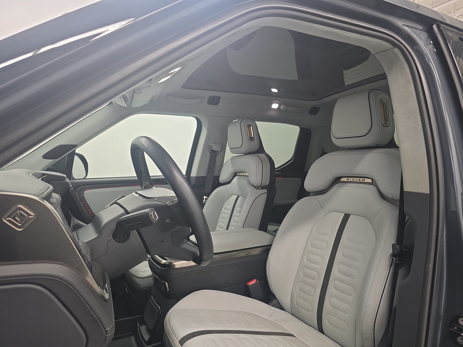 Used 2022 Rivian R1T Adventure AWD/4WD image 20