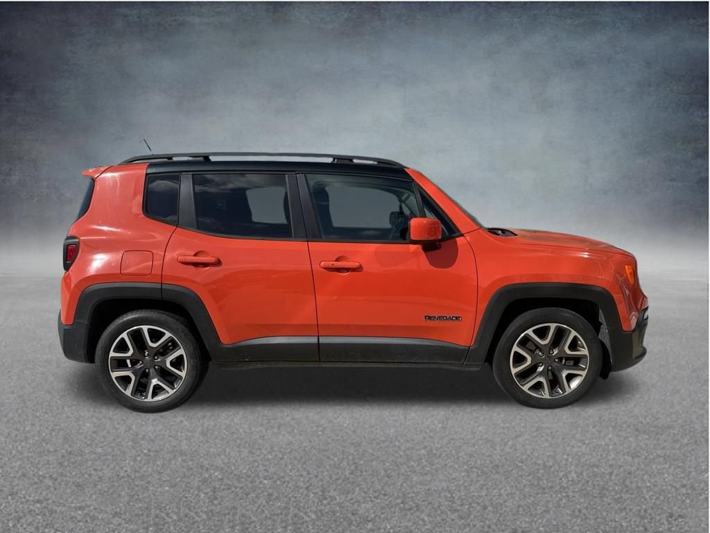 Used 2016 Jeep Renegade Latitude FWD image 8