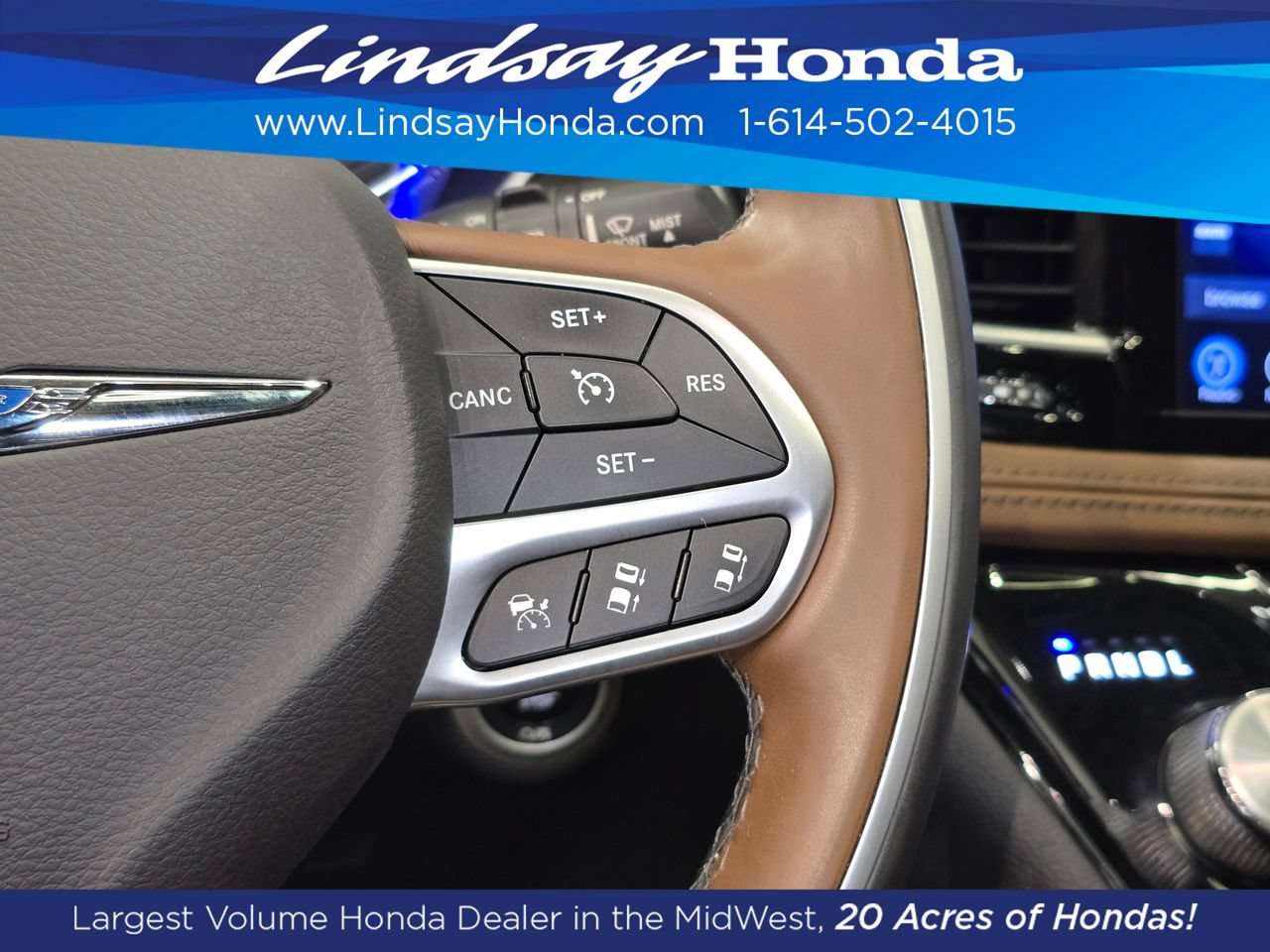 Used 2017 Chrysler Pacifica Limited w/ UConnect Theater Package FWD image 17