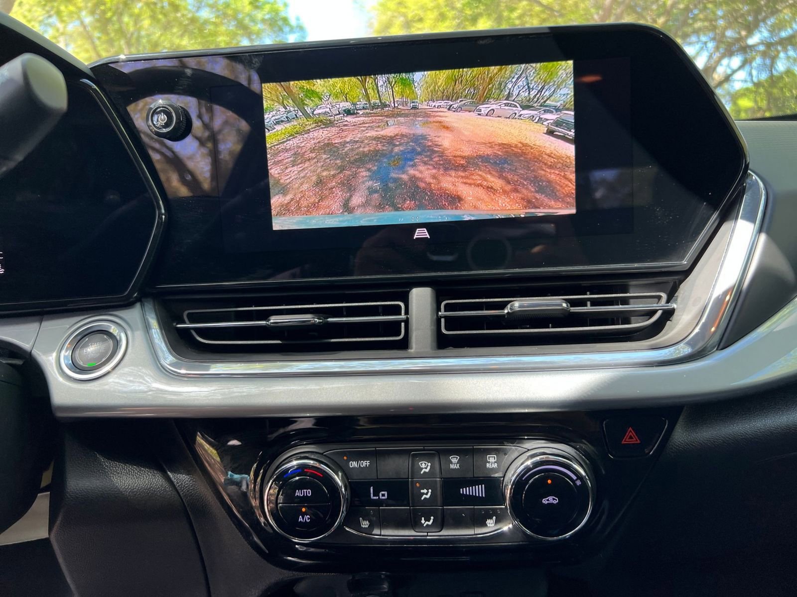 Used 2025 Chevrolet Trax LT w/ LT Convenience Package image 17