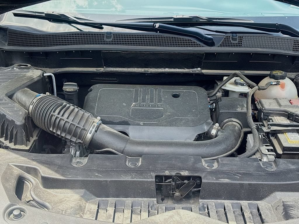 Used 2025 Chevrolet Blazer LT FWD image 2