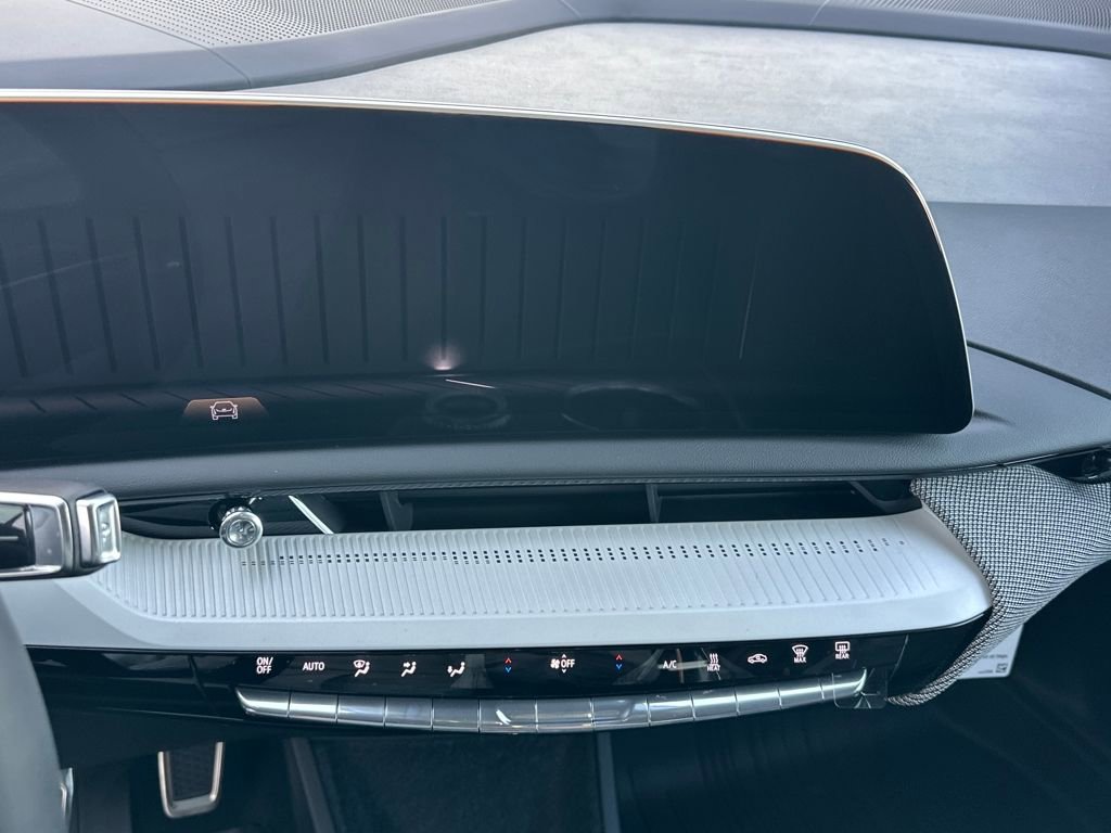 New 2026 Cadillac Optiq Luxury 1 image 18