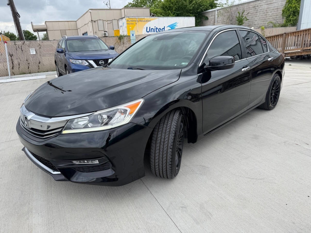 Used 2017 Honda Accord EX image 2