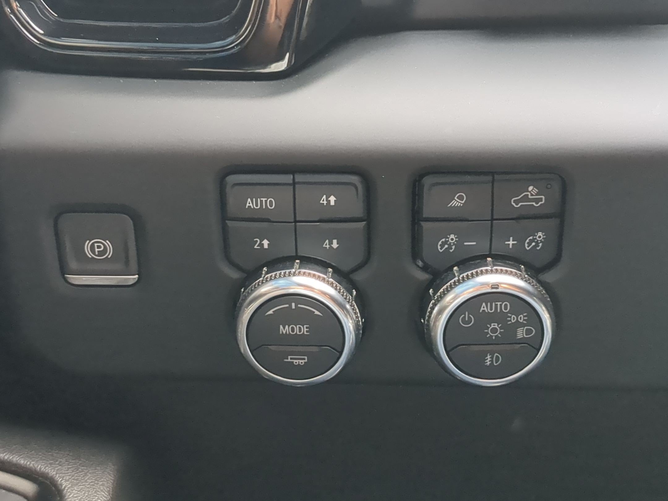 Used 2024 GMC Sierra 1500 AT4 w/ Technology Package AWD/4WD image 25