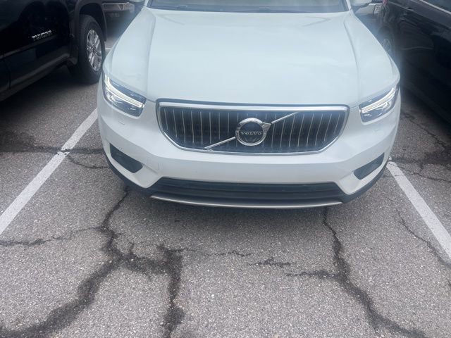 Used 2020 Volvo XC40 T4 Inscription w/ Protection Package Premier FWD image 2