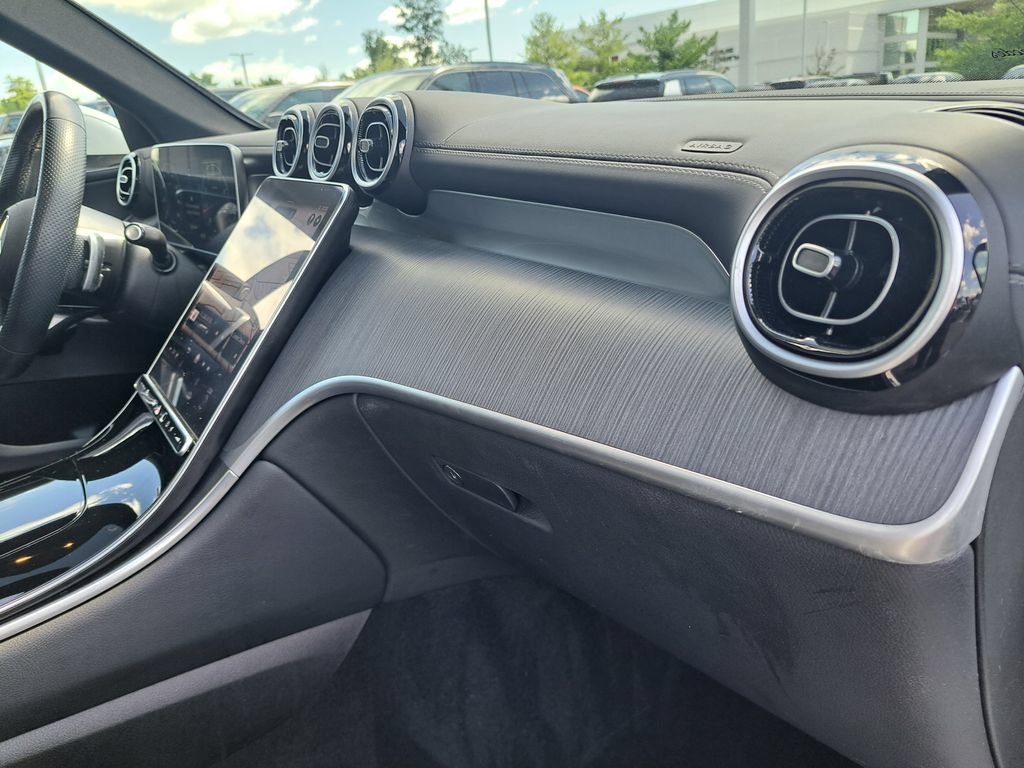 Used 2024 Mercedes-Benz GLC 300 4MATIC image 25