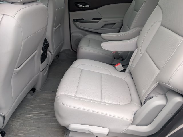 Used 2023 GMC Acadia SLT w/ Technology Package FWD image 30