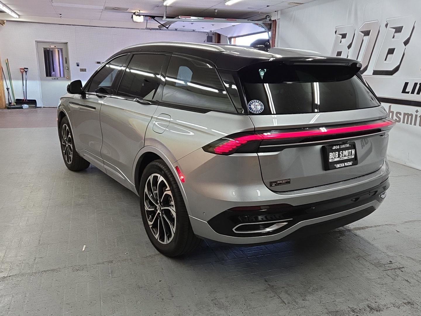 Used 2024 Lincoln Nautilus Reserve image 4