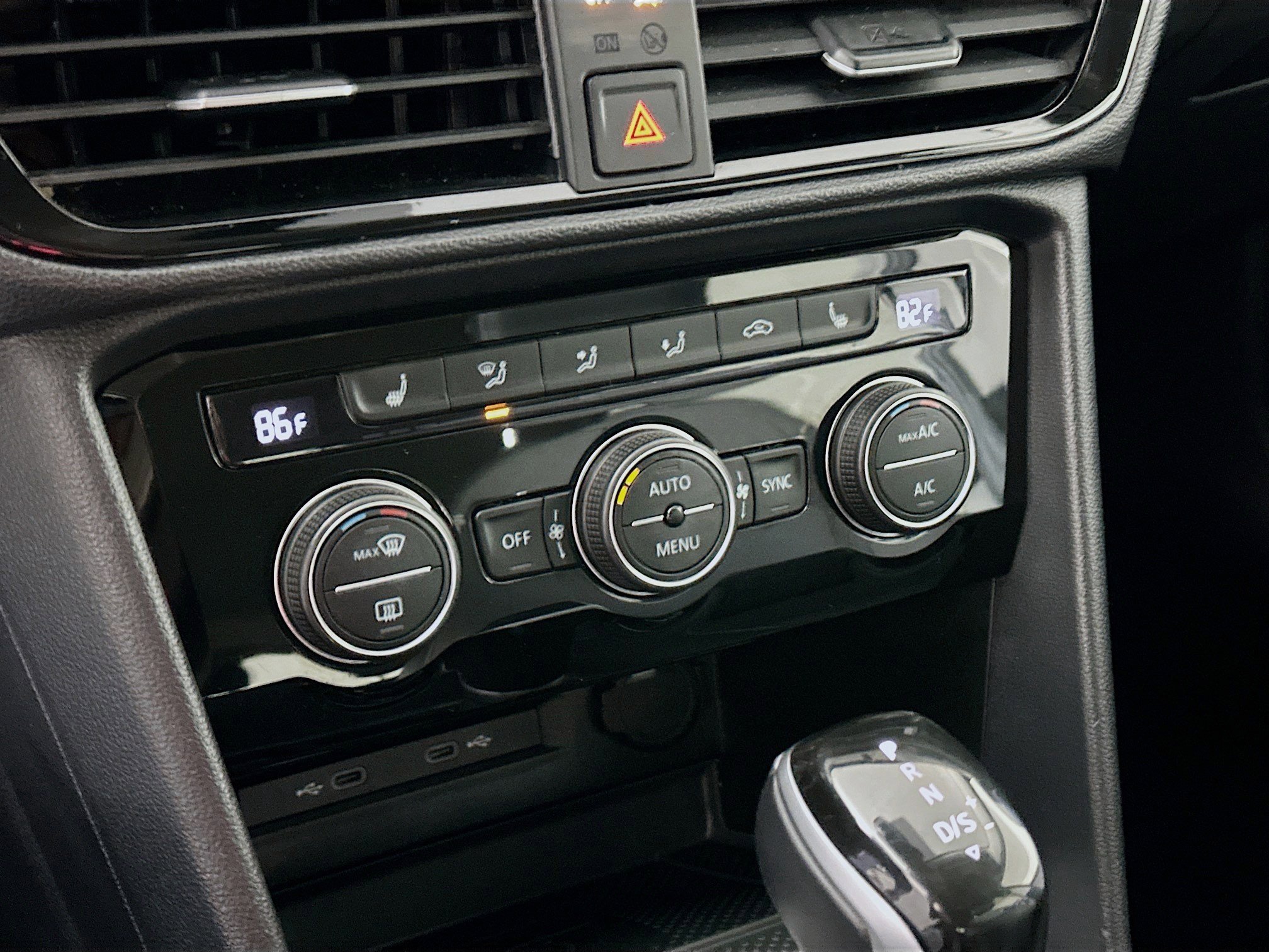 Used 2024 Volkswagen Taos SE image 23