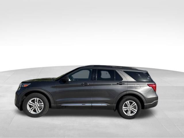 Used 2020 Ford Explorer XLT w/ Equipment Group 202A AWD/4WD image 4