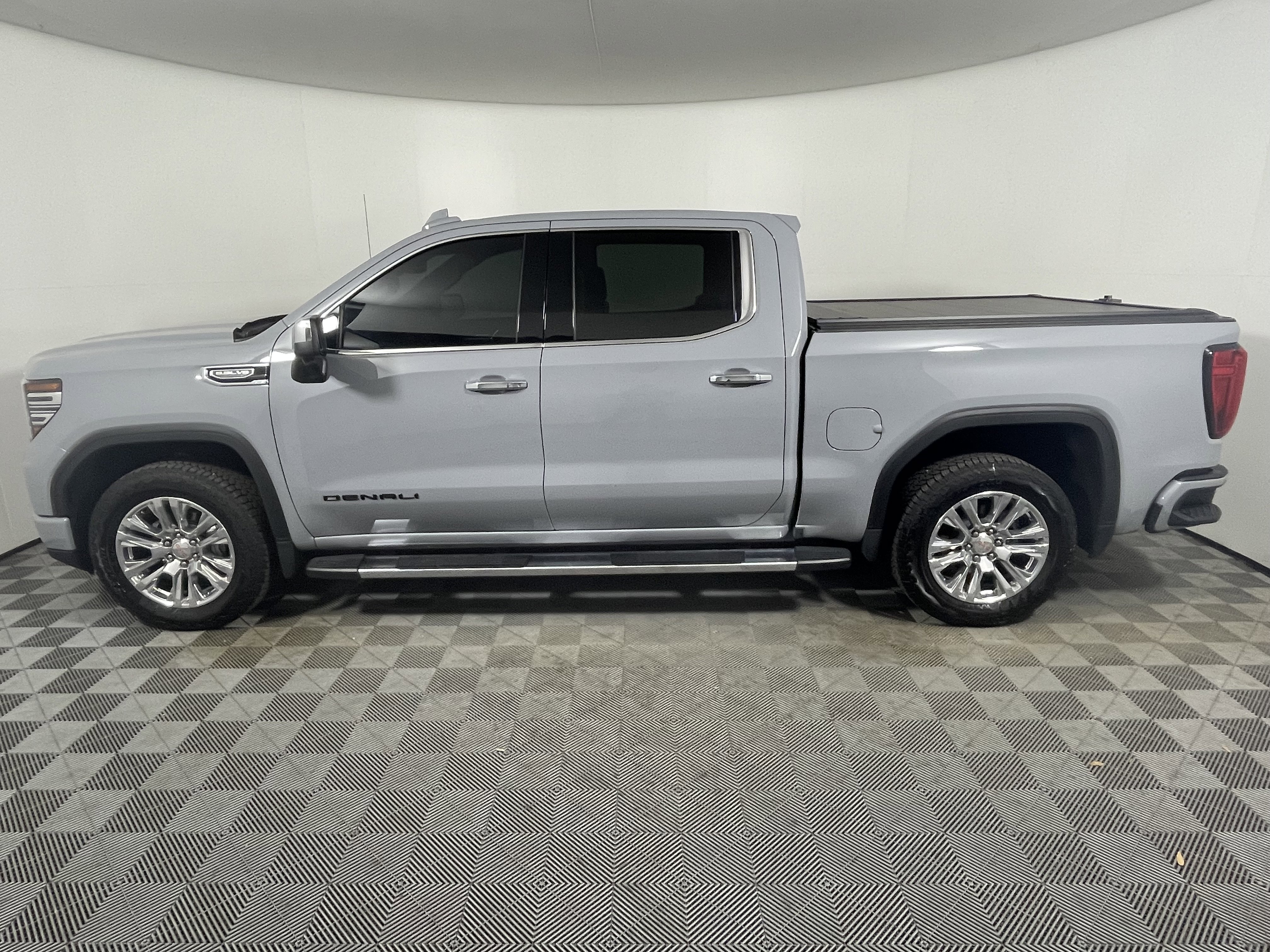 Used 2025 GMC Sierra 1500 Denali image 2