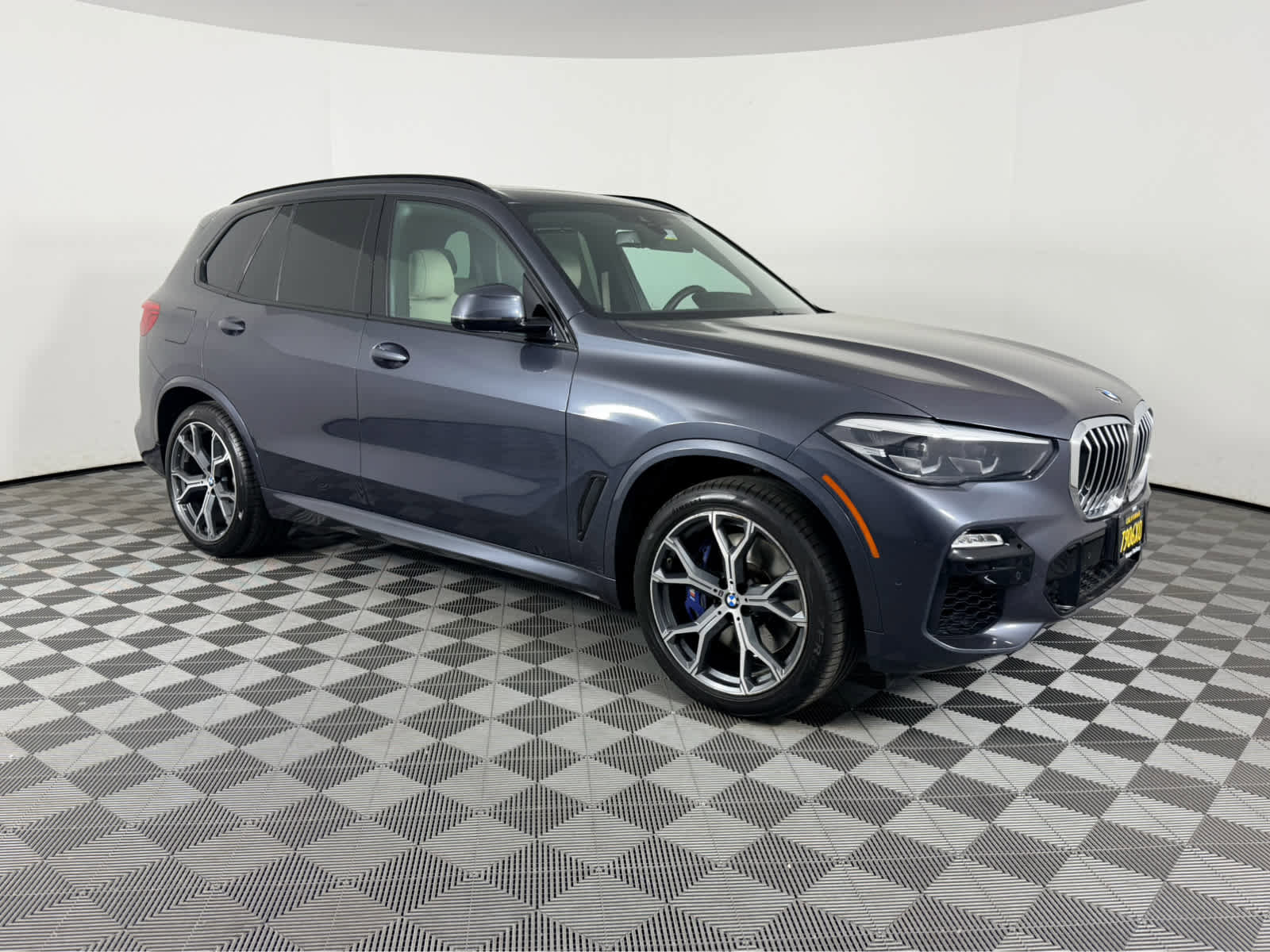 Used 2019 BMW X5 xDrive40i w/ M Sport Package image 1