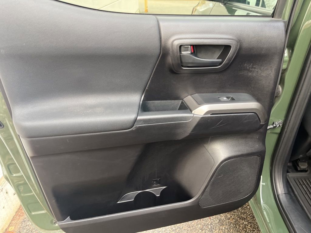 Used 2021 Toyota Tacoma SR5 w/ Trail Edition image 11