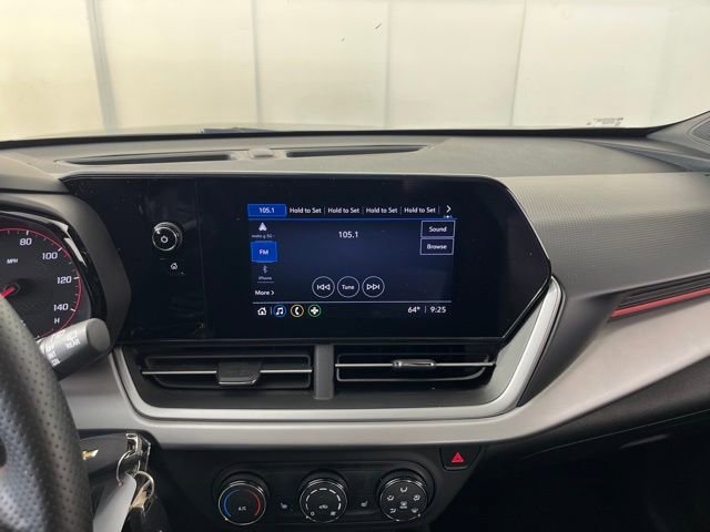 Used 2024 Chevrolet Trax RS FWD image 25