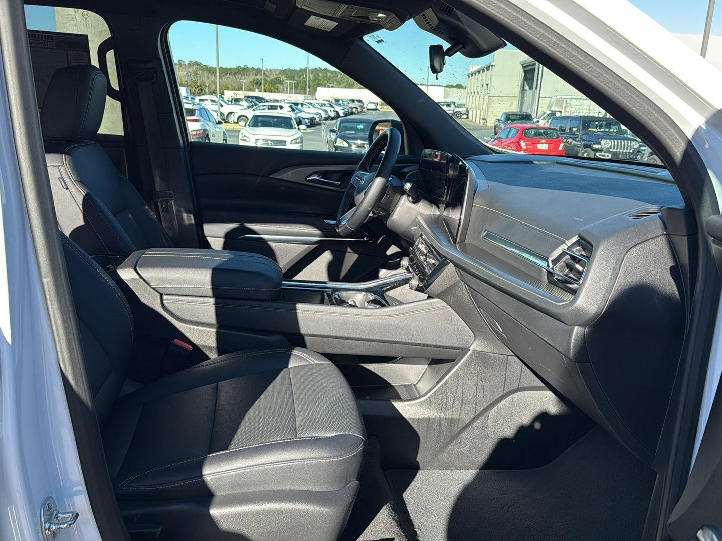 Used 2025 Chevrolet Traverse LT image 10