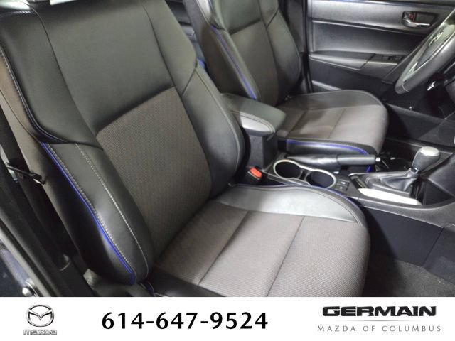 Used 2017 Toyota Corolla SE w/ SE Premium Package FWD image 29