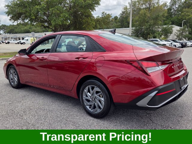Used 2024 Hyundai Elantra SEL FWD image 3