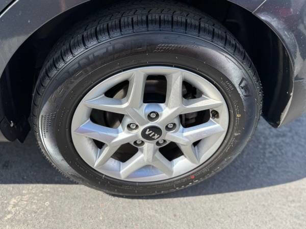 Used 2020 Kia Soul S FWD image 8