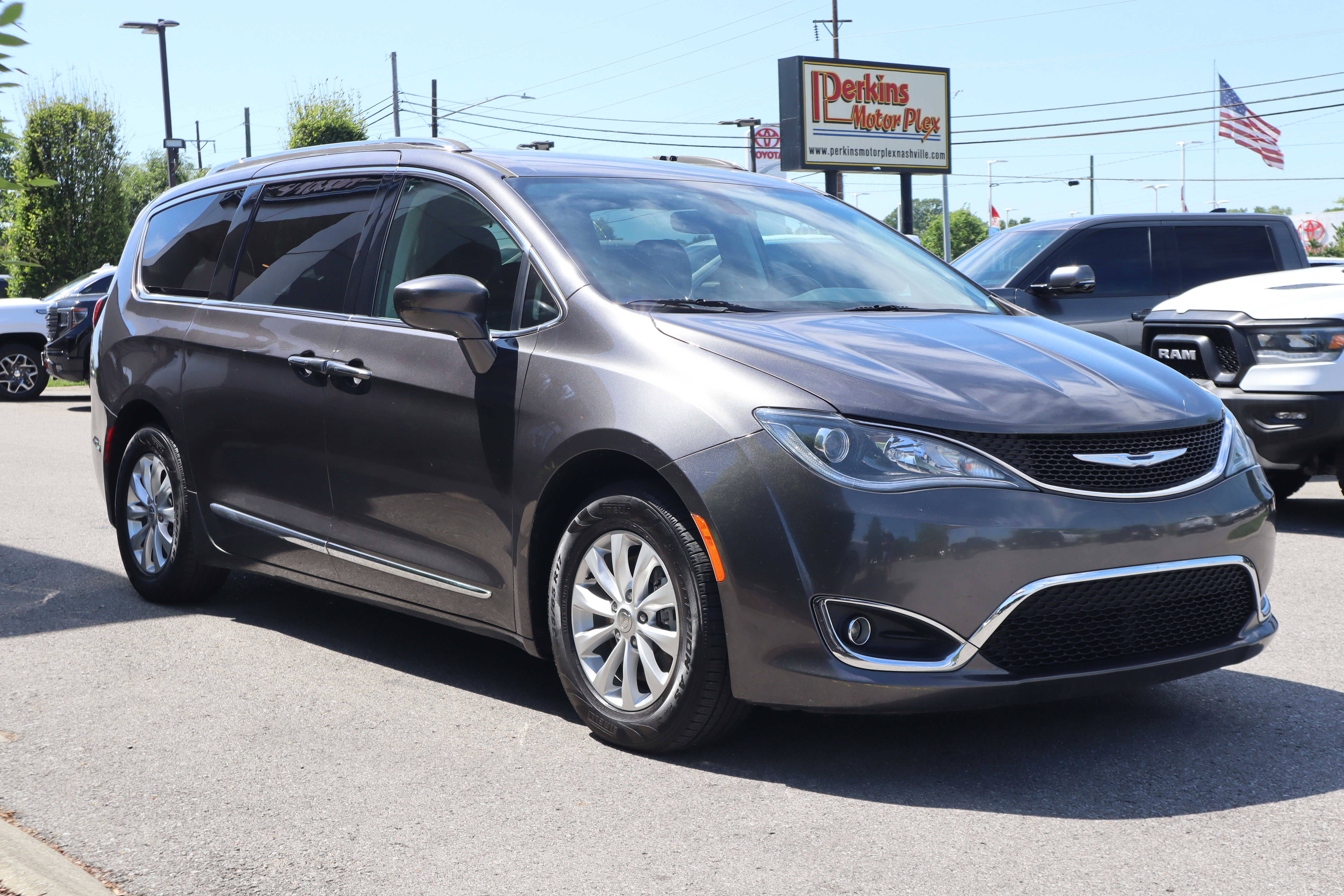 Used 2018 Chrysler Pacifica Touring-L Plus FWD image 5