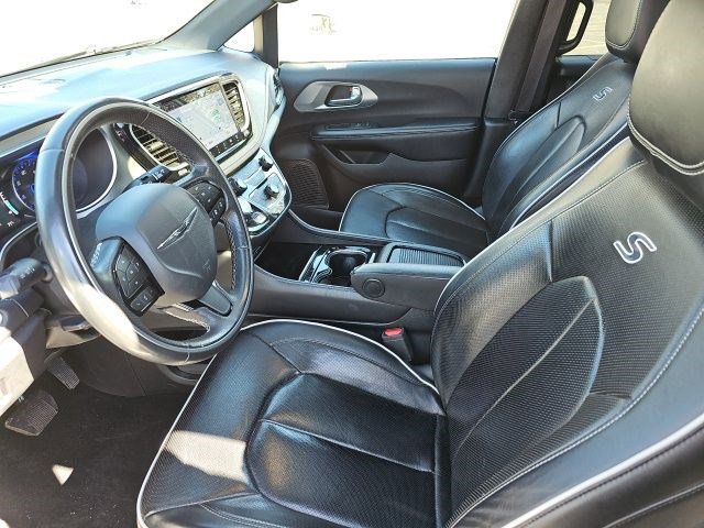Used 2021 Chrysler Pacifica Limited w/ Uconnect Theater Family Group image 20