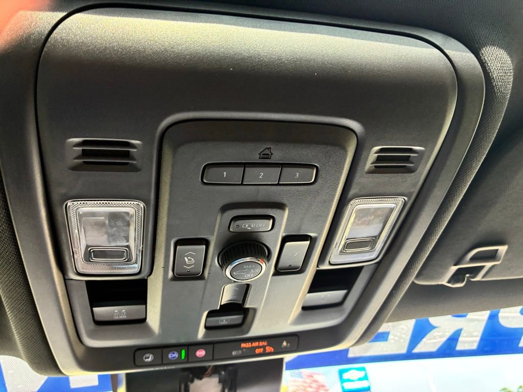 Used 2023 Chevrolet Suburban High Country image 34