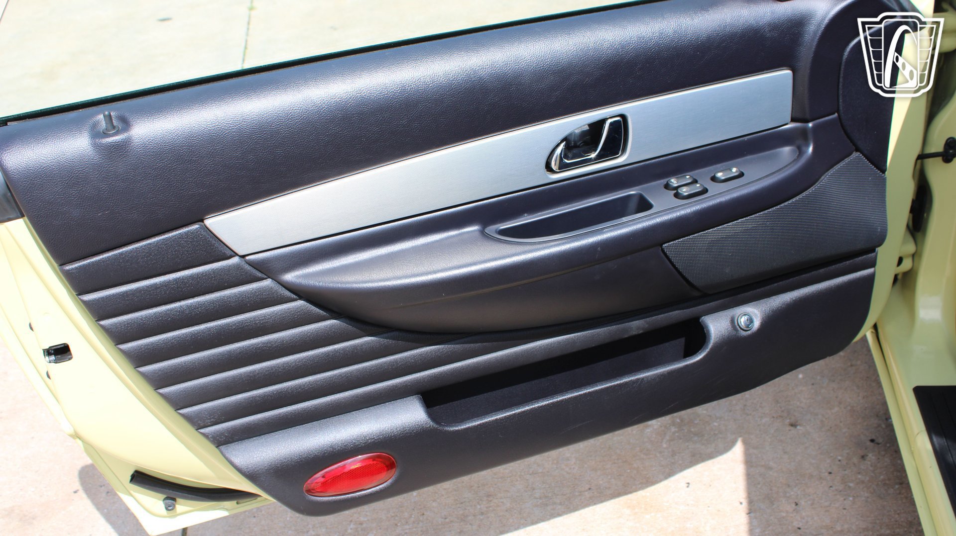Used 2005 Ford Thunderbird RWD image 10