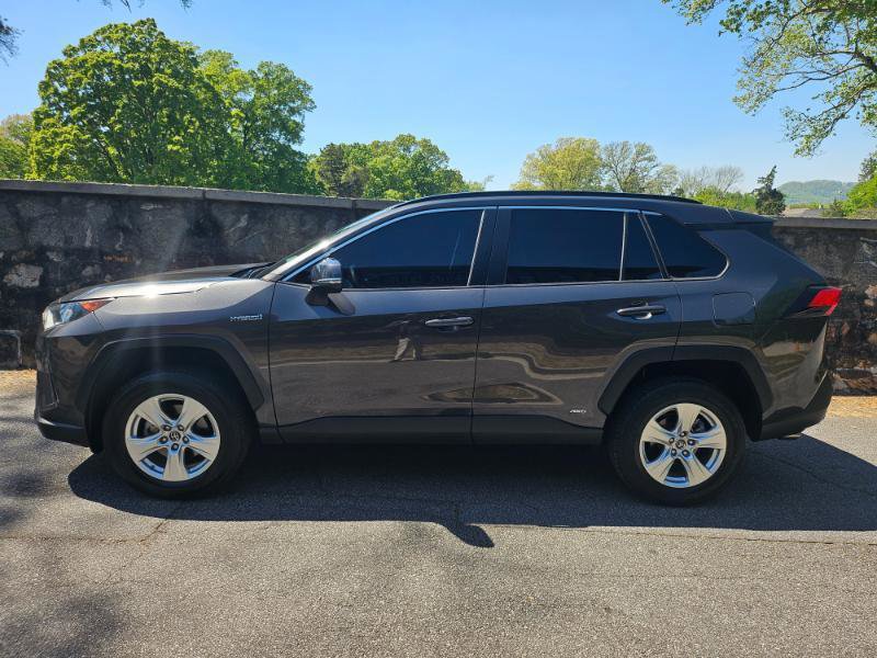 Used 2019 Toyota RAV4 LE image 4