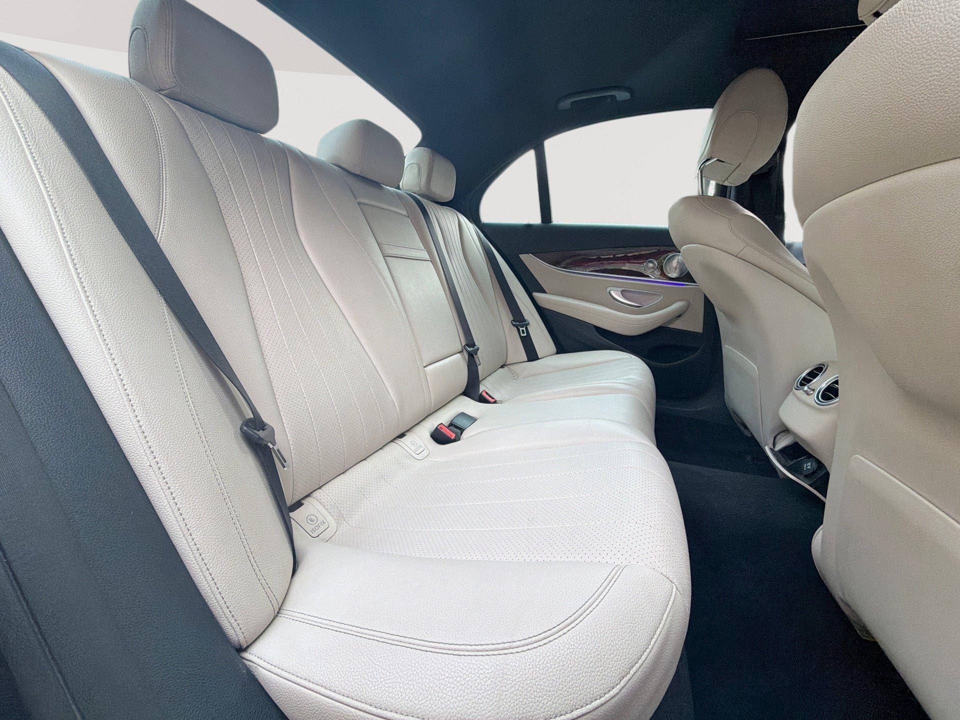 Used 2017 Mercedes-Benz E 300 4MATIC image 26