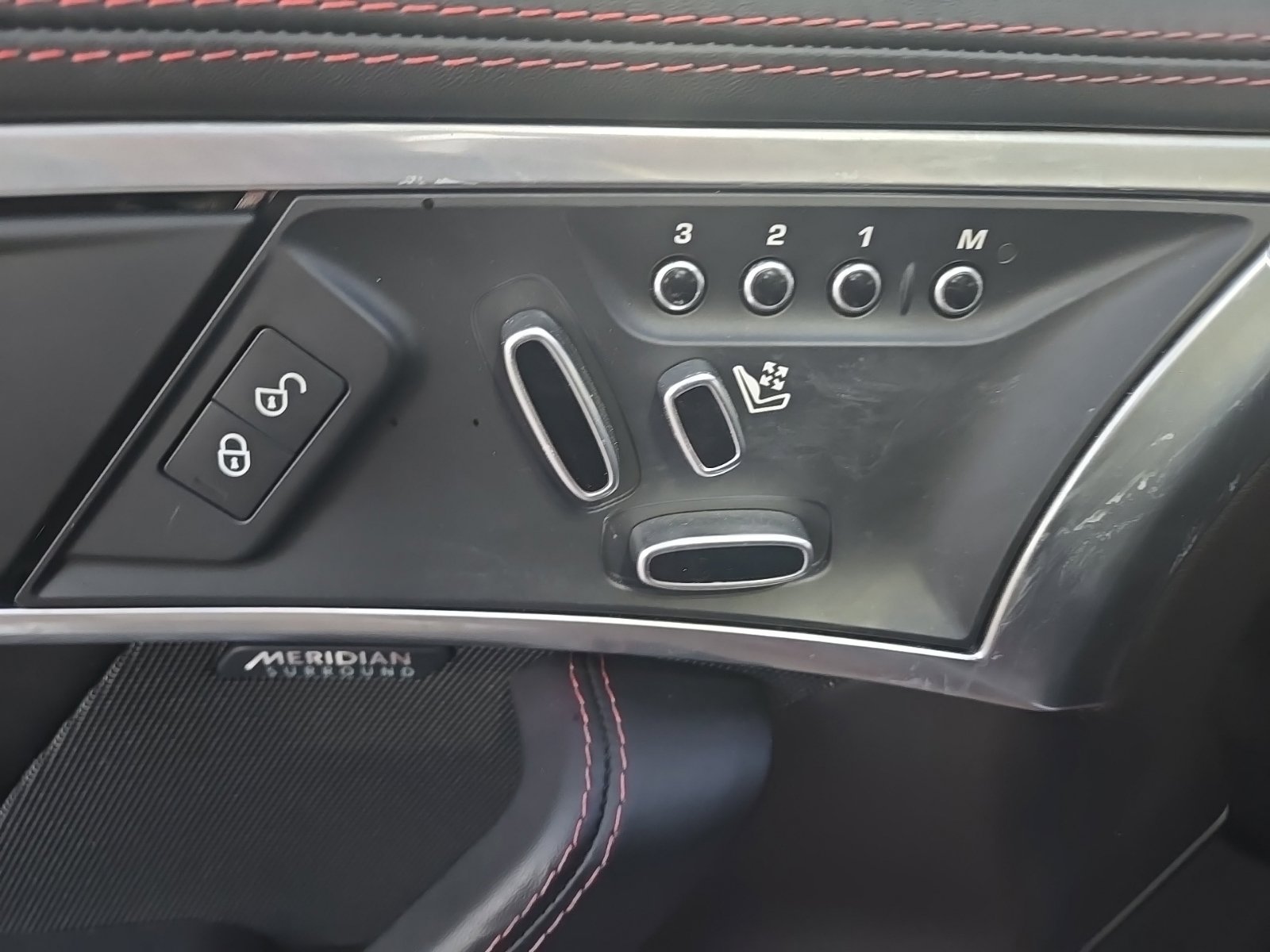 Used 2019 Jaguar F-TYPE R AWD/4WD image 11