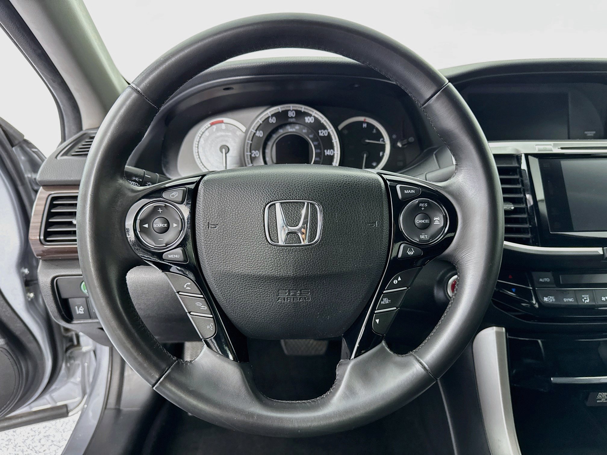 Used 2017 Honda Accord Touring image 11