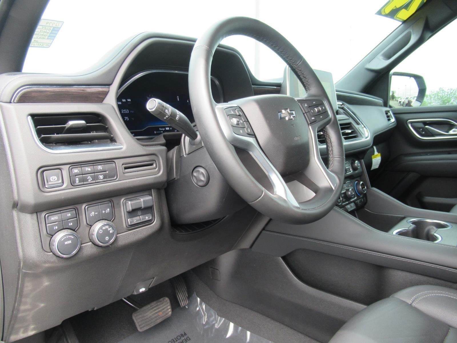 Used 2024 Chevrolet Suburban Z71 w/ Luxury Package AWD/4WD image 15