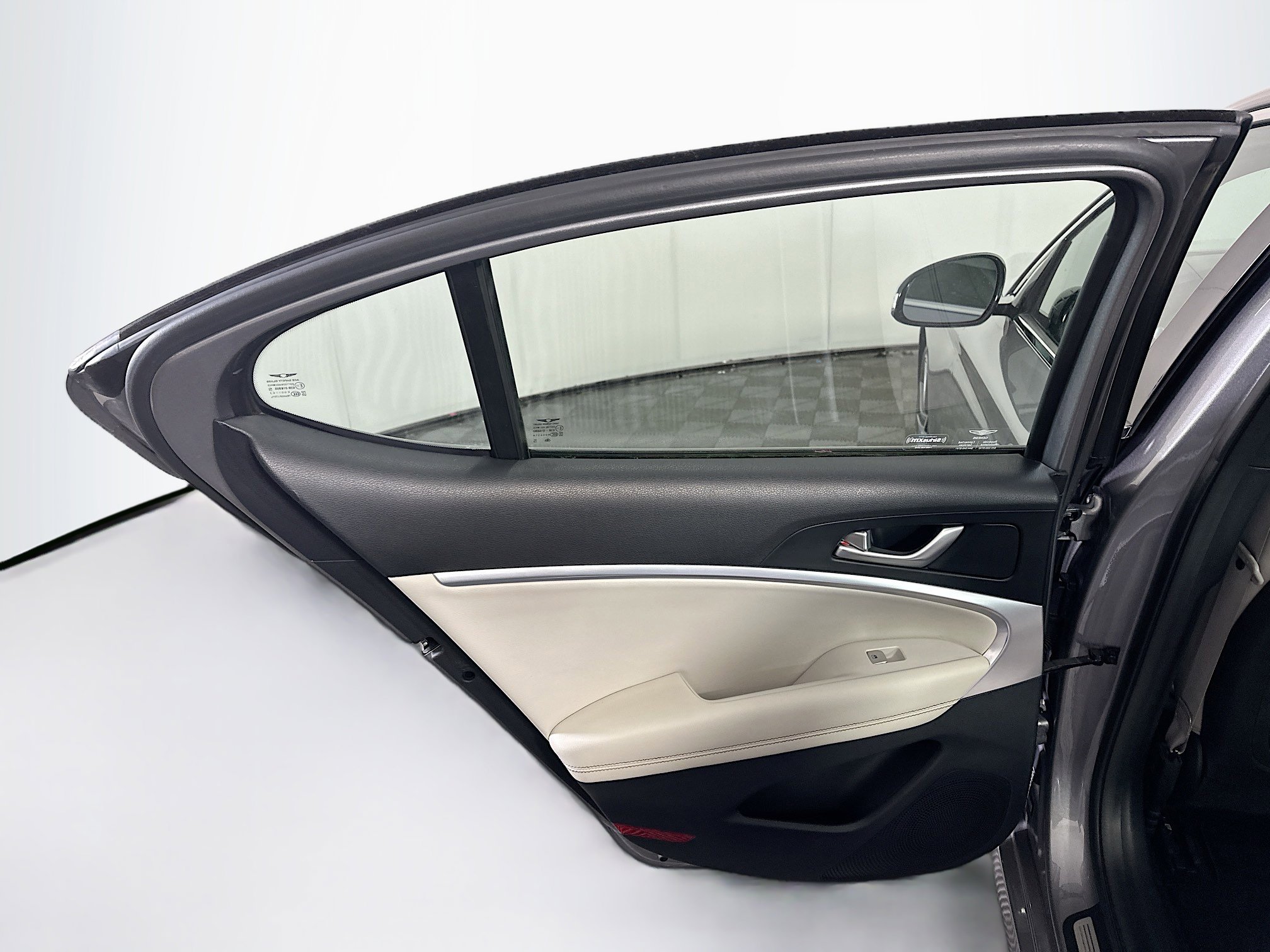 Used 2025 Genesis G70 2.5T image 27