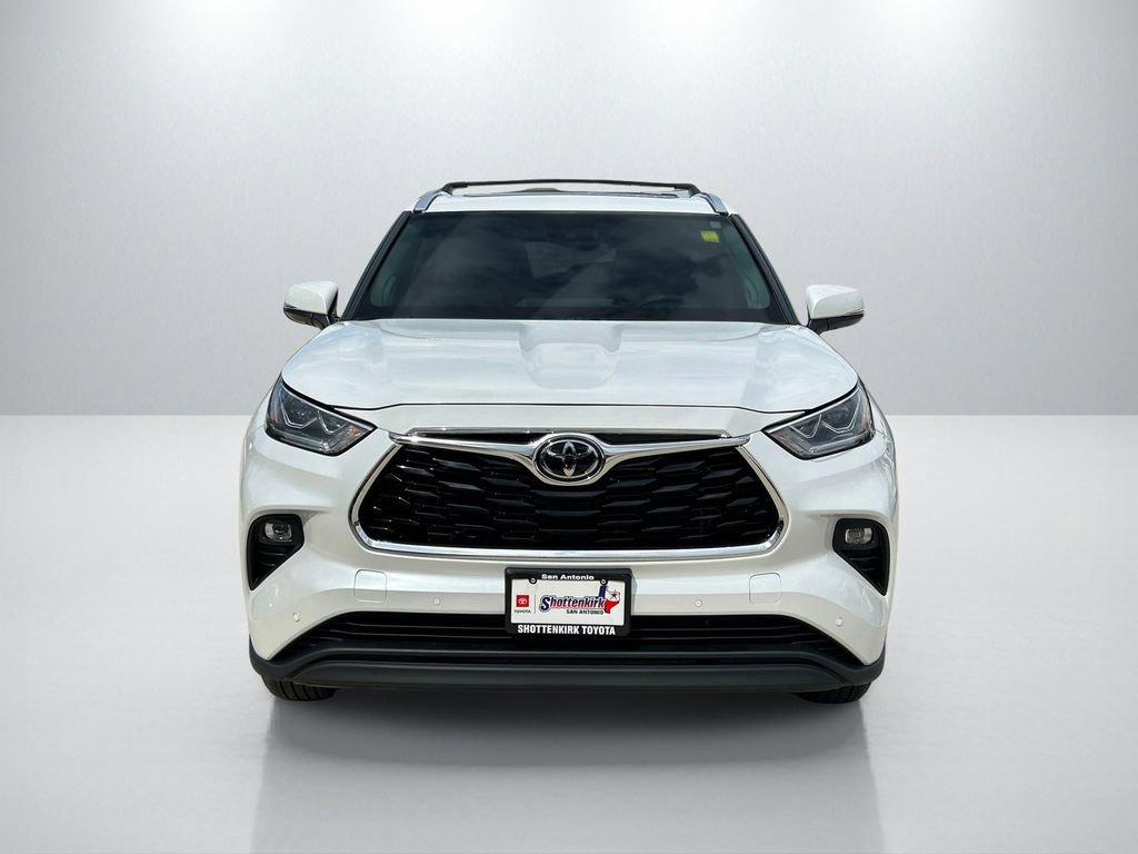 Used 2026 Toyota Highlander Limited image 2