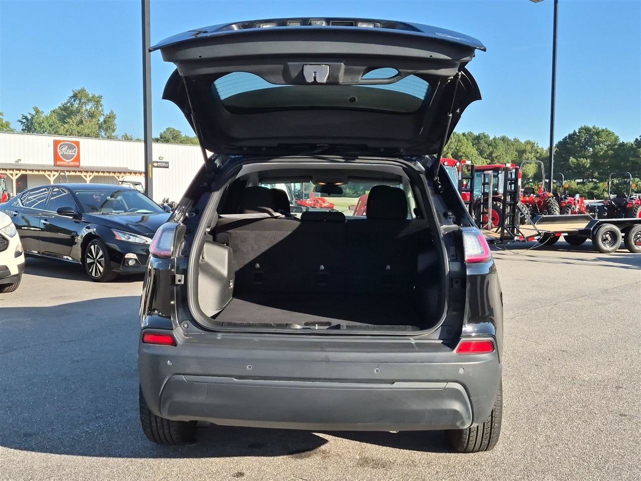 Used 2019 Jeep Cherokee Latitude w/ Popular Appearance Group FWD image 30