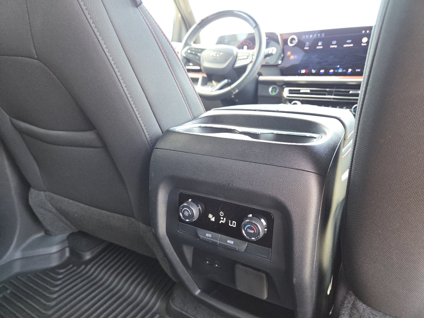 Used 2024 Chevrolet Traverse Z71 w/ Enhanced Driving Package AWD/4WD image 27